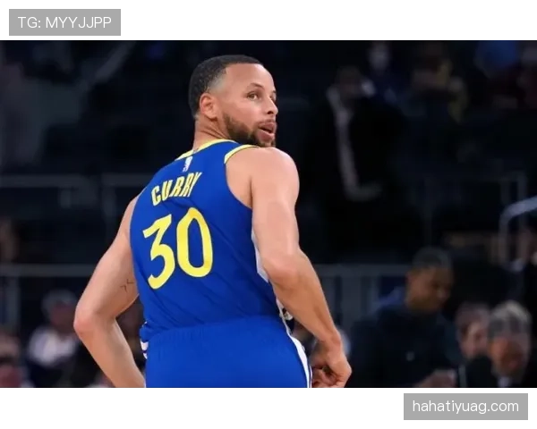 威金斯无球跑动为库里拉开空间，较此前命中更稳