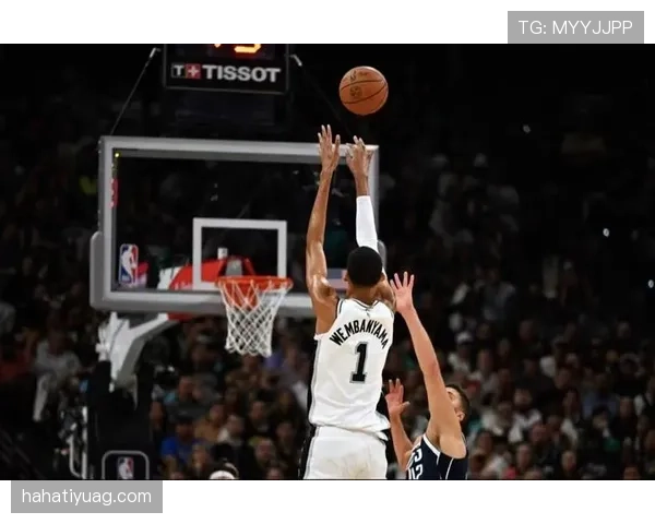 文班亚马无球跑位制造空位，效率胜过约基奇式策应