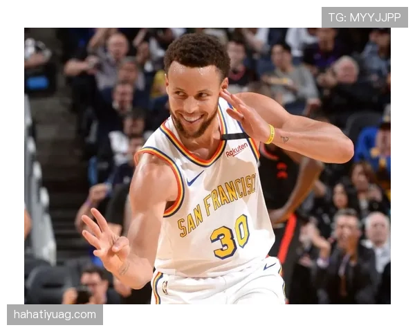 库里通过无球跑位牵制防守并以高效三分投射拉开球队进攻空间