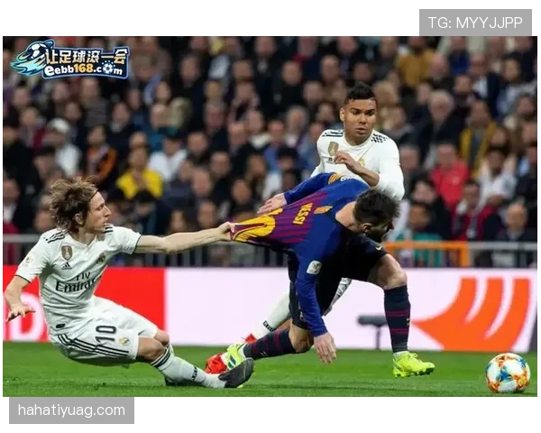 足球假动作规则详解：如何判定动作是否构成犯规